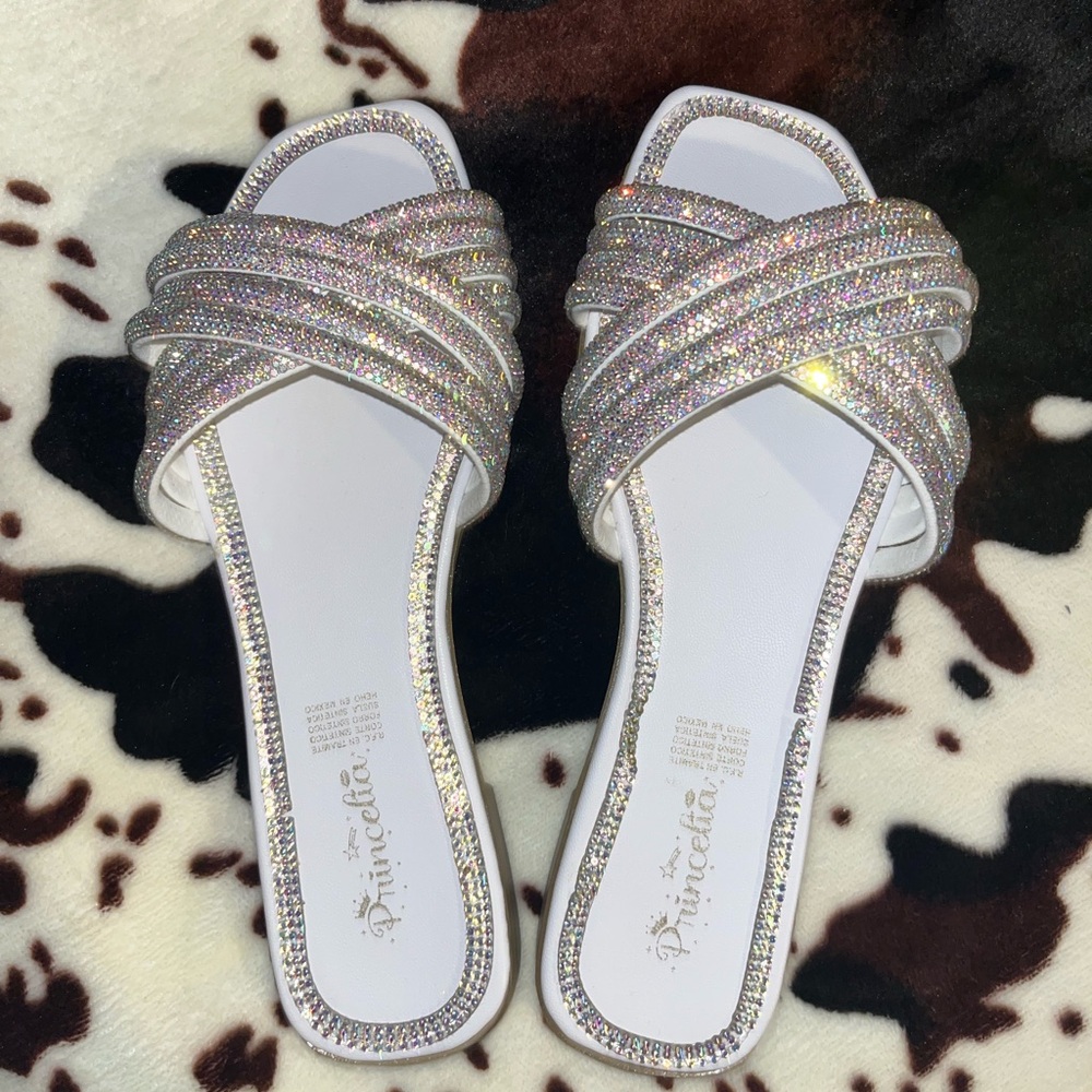 ✨BRAND NEW PRINCELIA WHITE GLITTER SANDALS✨
